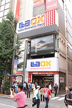 Laox’s Akihabara store attracts many customers from China.